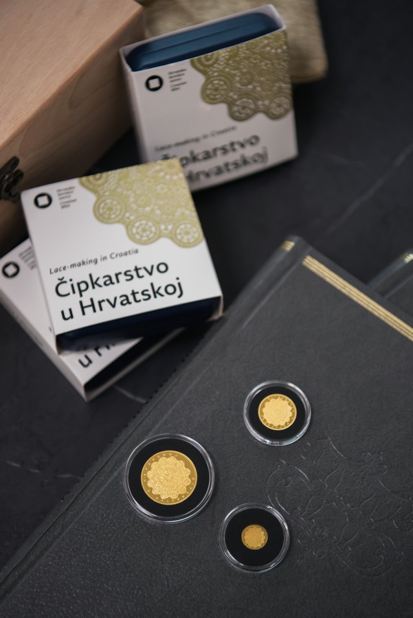 Zlatnik „Čipkarstvo u Hrvatskoj“ FOTO: Iva Komesar
